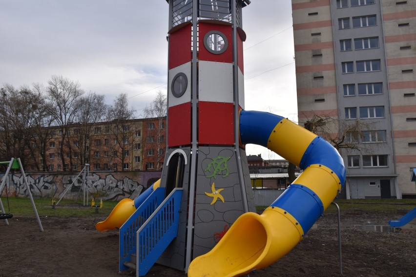 Nowy plac zabaw w Opolu nie został nawet jeszcze oddany do...
