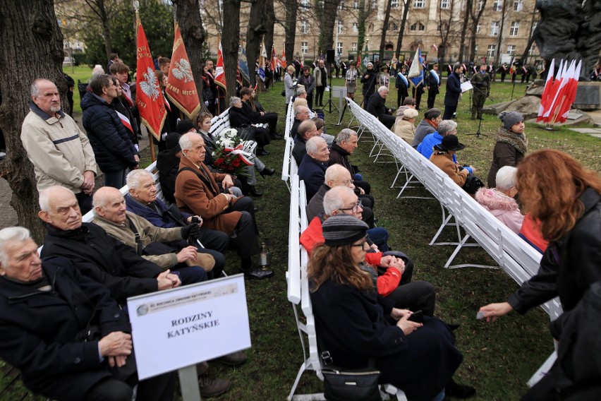 W Poznaniu upamiętniono 83. rocznicę zbrodni katyńskiej.