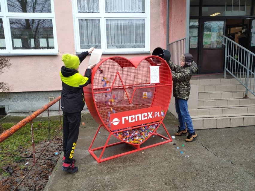 Przy Szkole Podstawowej nr 2 im. Polskich Olimpijczyków przy...