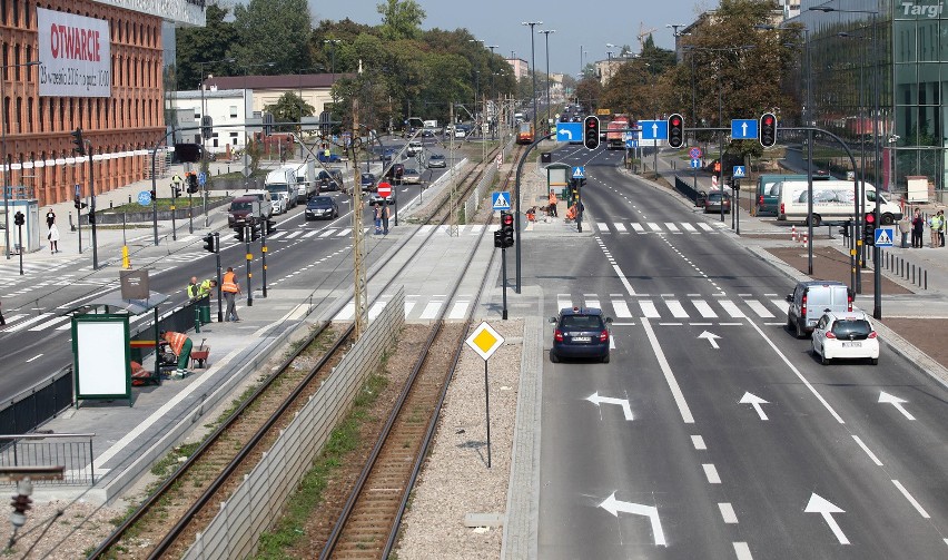 Utrudnienia w ruchu drogowym w Łodzi. Drogowcy zamykają dwa kolejne skrzyżowania [ZDJĘCIA]