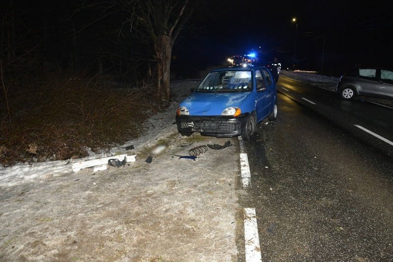 Zderzenie czterech samochodów w miejscowości Ustrobna. Dwie osoby są poszkodowane [ZDJĘCIA]