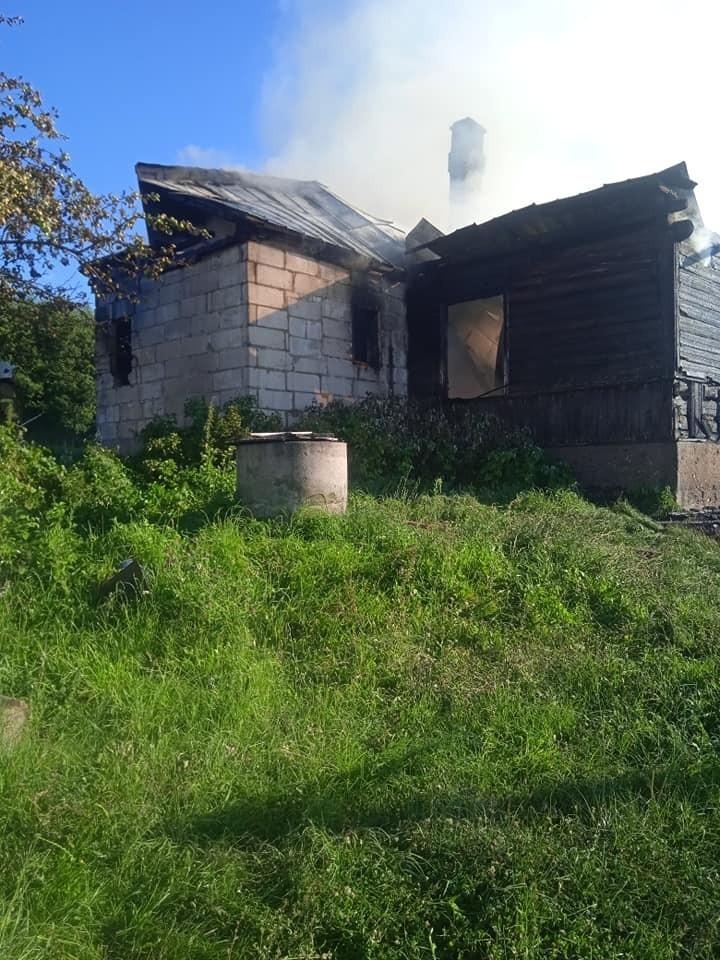 Pożar domu w miejscowości Pomorze. Budynek spłonął doszczętnie [ZDJĘCIA]