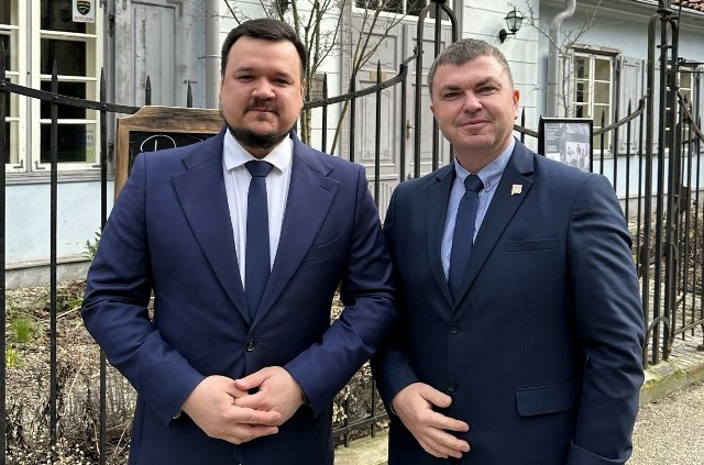 Trzecia Droga przedstawiła kandydatów do sejmiku wojewódzkiego na Pomorzu / n/a Łukasz Kopeć (l) i Szymon Redlin (p)