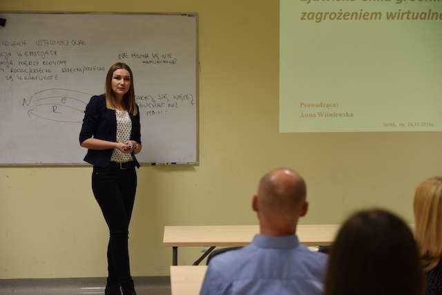 W poniedziałkowy wieczór pedagog anna wiśniewska pracująca w Straży Miejskiej w Toruniu mówiła, jak pedofile „łowią” dzieci w sieci