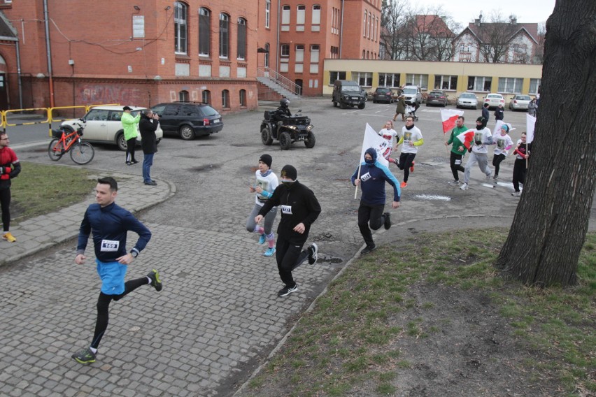 Start i meta biegu Tropem Wilczym były usytuowane na terenie...