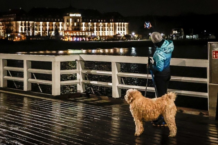 Sopot dołączy do ogólnopolskiego protestu przeciwko zawetowaniu unijnego budżetu. Molo i okolice Urzędu Miasta pogrążą się w ciemności