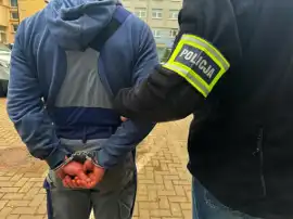 Napadnięta i okradziona we własnym mieszkaniu!