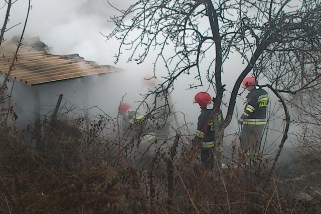 Pożar gasiły dwa zastępy straży pożarnej.