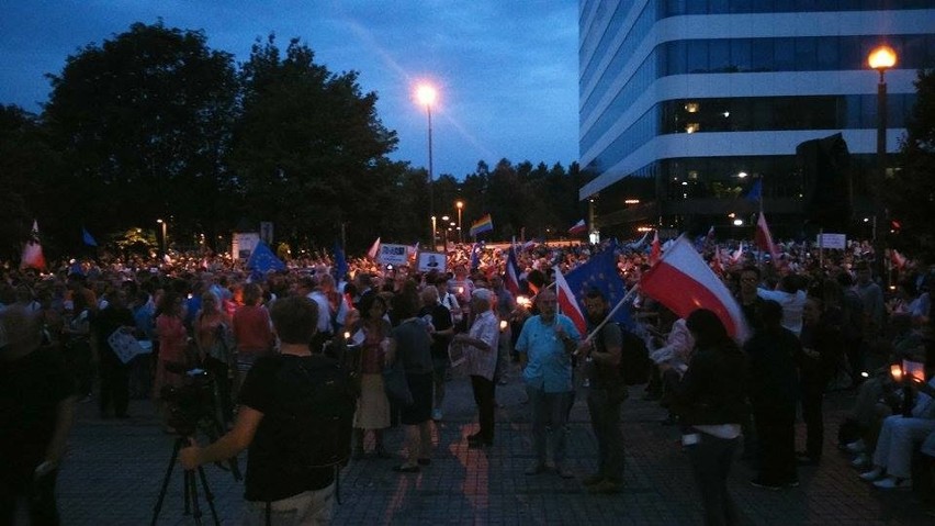 Kraków. Kolejny dzień protestów. Tym razem pod hasłem "Idziemy po trzecie VETO" [ZDJĘCIA]