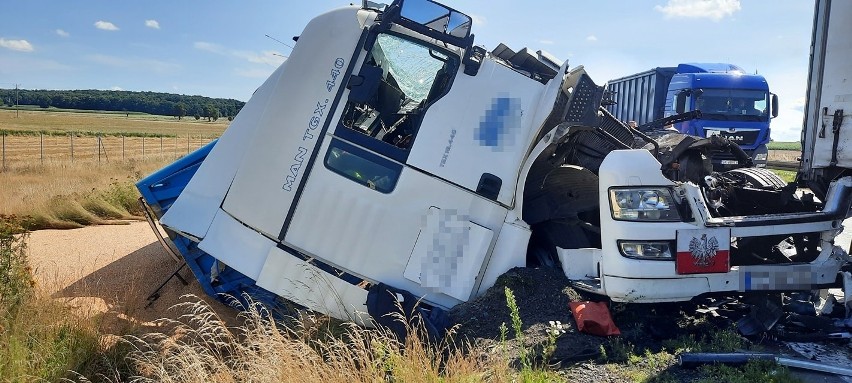 Wypadek na A4. Potężny korek na autostradzie po zderzeniu trzech ciężarówek