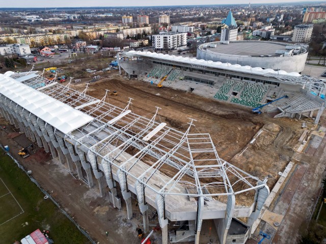 Stadion przy ul. Struga 63 w Radomiu z lotu ptaka w środę, 22 marca 2023.