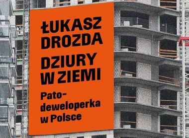 Autor pokazuje sposoby na maksymalizację zysków kosztem klientów i środowiska