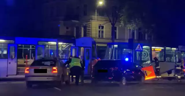 Pościg zakończony kolizją z tramwajem na pl. Grunwaldzkim w Szczecinie
