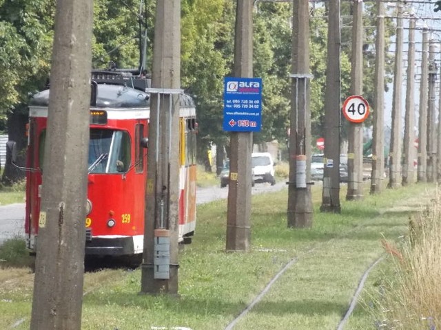 Miasto zdążyło już zawiesić kursowanie tramwajów.