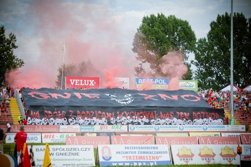 Byki rzutem na taśmę wygrały derby w Gnieźnie