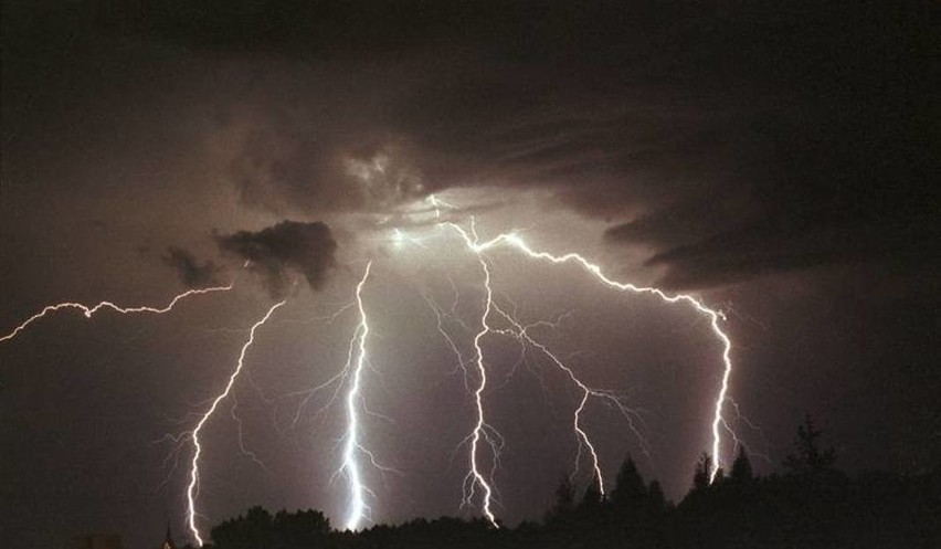 Burze z gradem nadciągają nad Podlaskie: 10.05.2018. Gdzie...