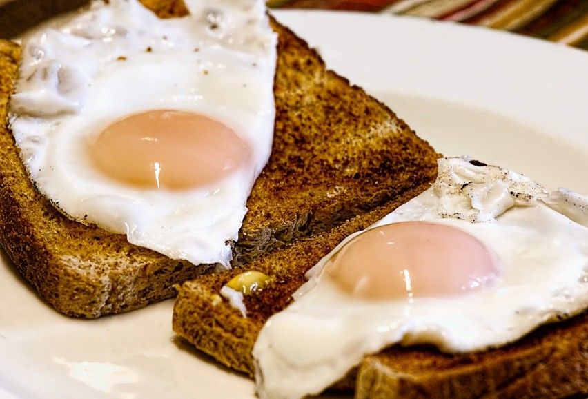 Jajka, a szczególnie żółtka jaj, zawierają witaminę D....