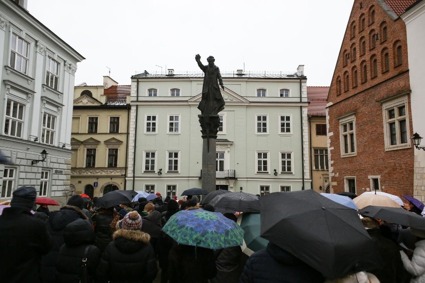 Emocje wokół ewentualnych przenosin pomnika nie słabną