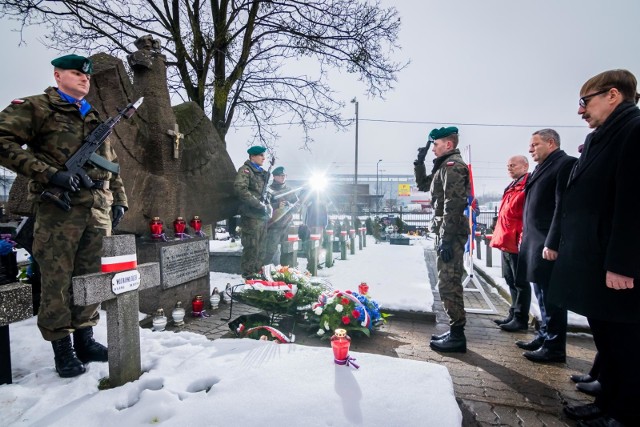 Uroczyste obchody z okazji wyzwolenia miasta spod okupacji hitlerowskiej odbyły się w środę (24 stycznia) na cmentarzu przy ulicy Toruńskiej z udziałem prezydenta Rafała Bruskiego. Znajduje się tam Kwatera Żołnierzy Wojska Polskiego z II okresu wojny światowej, gdzie pochowano m.in. 49 żołnierzy  poległych w styczniu 1945 roku. 23 stycznia 1945 roku do miasta wdarły się pierwsze jednostki radzieckie. Następnego dnia do miasta nad Brdą dotarły pododdział 1. Brygady Pancernej.