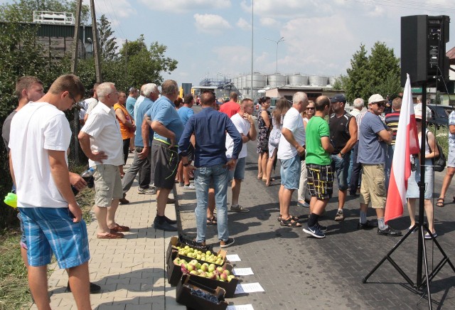 Sadownicy protestowali przeciwko niskim cenom owoców w Kozietułach.