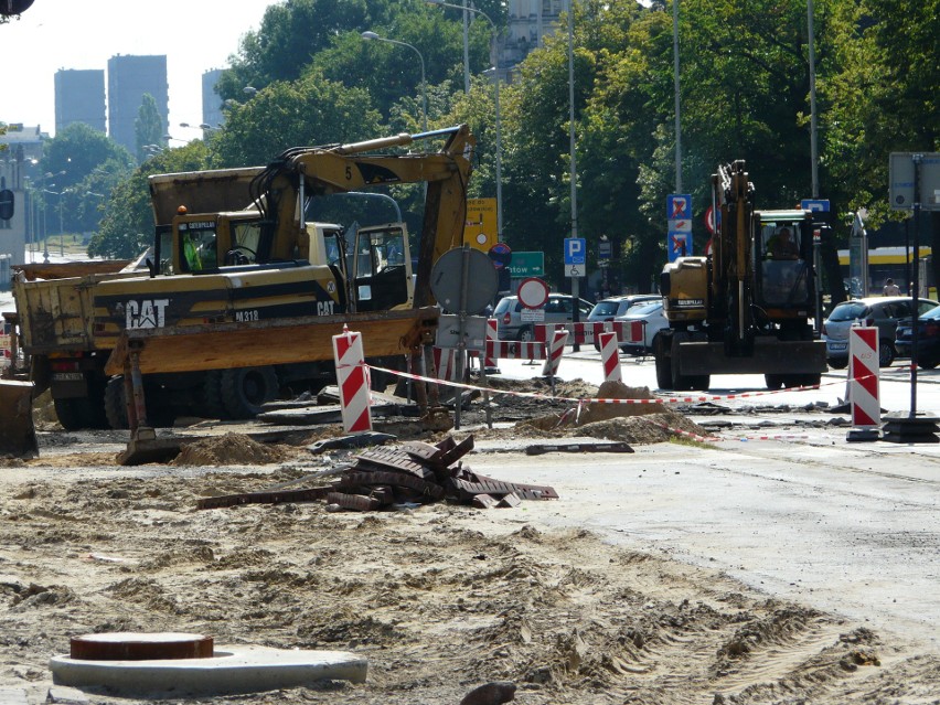 Zamknięte będzie kolejne skrzyżowanie na ul. Zamkowej. Trwa remont torowiska