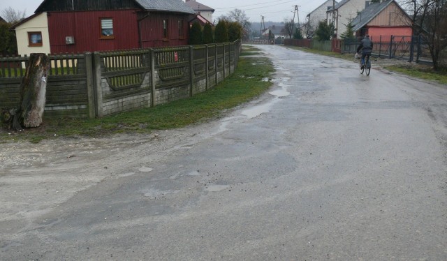 W tym roku zostanie przebudowana droga powiatowa przez Chyczę, do której dołoży gmina Radków.
