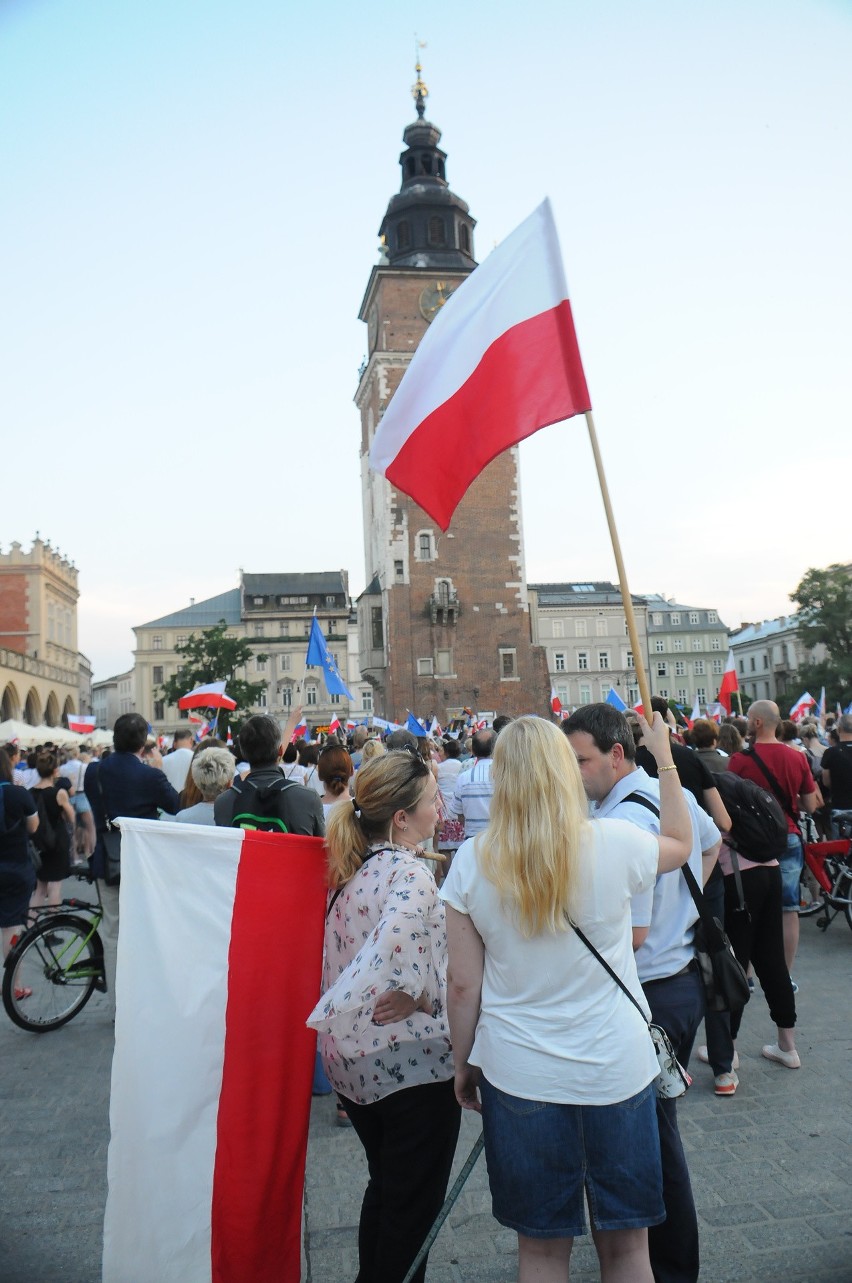 Kraków. Wielki protest na Rynku Głównym w obronie sądów