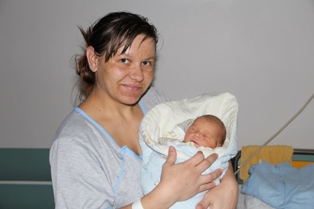 Patrycja Konopska, córka Kuby i Grażyny z Kordowa. Urodziła się 5 listopada. Ważyła 2900g, mierzyła 53cm. Na zdjęciu z mamą