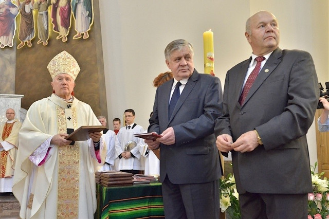 Abp Ozorowski rozdał medale rolnikom i przedsiębiorcom na uroczystości ku czci św. Izydora Oracza