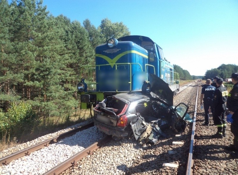 26-letni kierujący toyotą corollą wiózł trójkę pasażerów. Ze...