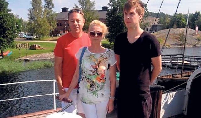 Tadeusz Pająk z żoną Iwoną i synem Marcinem podczas zwiedzania muzeum w Savonlinnie.
