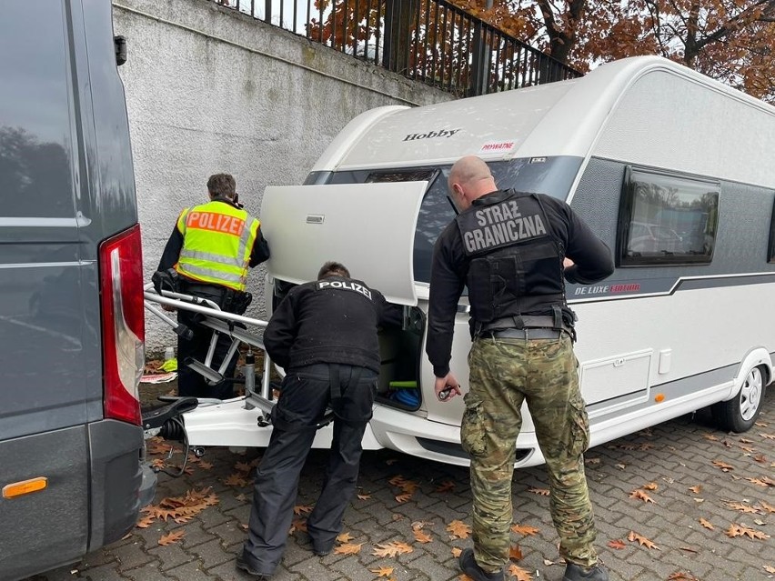 przyczepa kempingowa o wartości 80 tysięcy złotych...