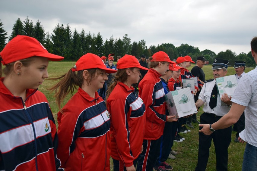 Gminne zawody młodzieżowych drużyn pożarniczych w Łubnie