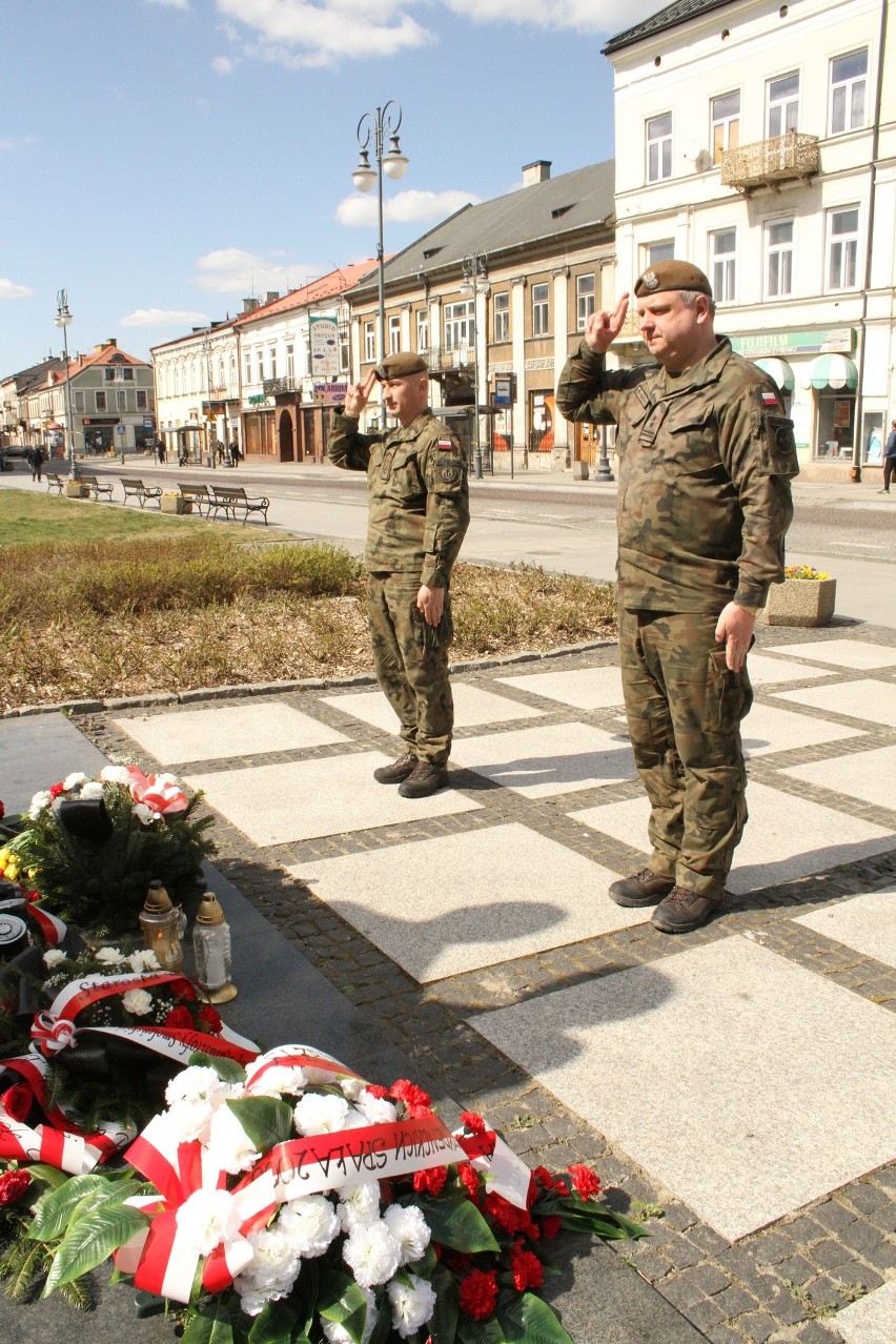 Podpułkownik Łukasz Baranowski wraz z żołnierzami Wojsk...
