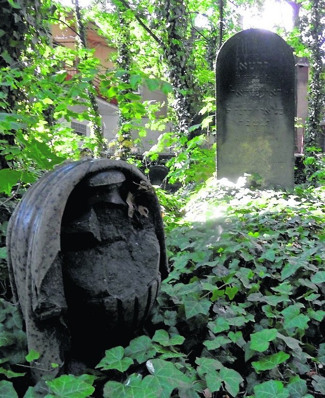 Gliwicki cmentarz przy ul. Na Piasku.  Najstarszy zabytek kultury żydowskiej w mieście. Świadectwo utraconego dziedzictwa