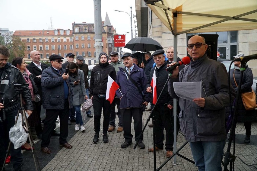 Protest przedsiębiorców w Poznaniu przeciwko obietnicom socjalnym. Domagają się też przywrócenia samorządu gospodarczego