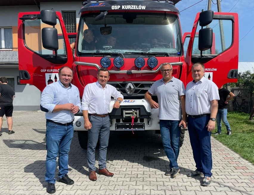 Ochotnicza Straż Pożarna w Kurzelowie ma nowy samochód ratowniczo-gaśniczy. Zobaczcie zdjęcia