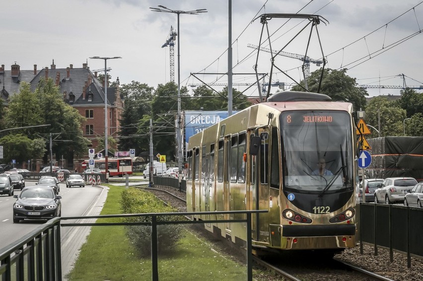 Po Gdańsku jeździ tajemniczy złoty tramwaj [ZDJĘCIA]