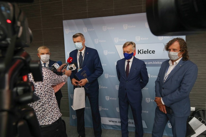 W Centrum Kongresowym Targów Kielce pojawili się w piątek...