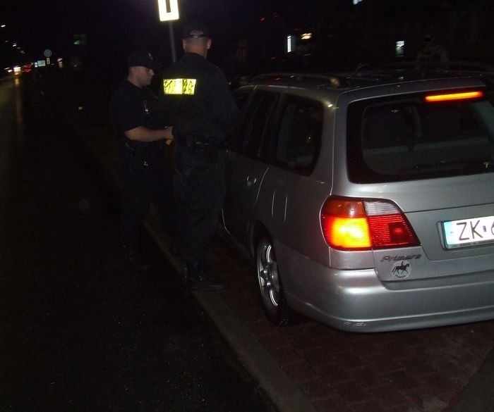 Nocne patrole policji w Koszalinie. Sprawdzali wszystko 