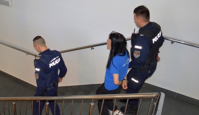 Podejrzana Oksana P. w stalowowolskim sądzie prowadzona na posiedzenie w przedmiocie jej tymczasowego aresztowania