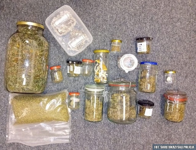 45-latek z powiatu buskiego miał w samochodzie ponad 3 kilogramy narkotyków.