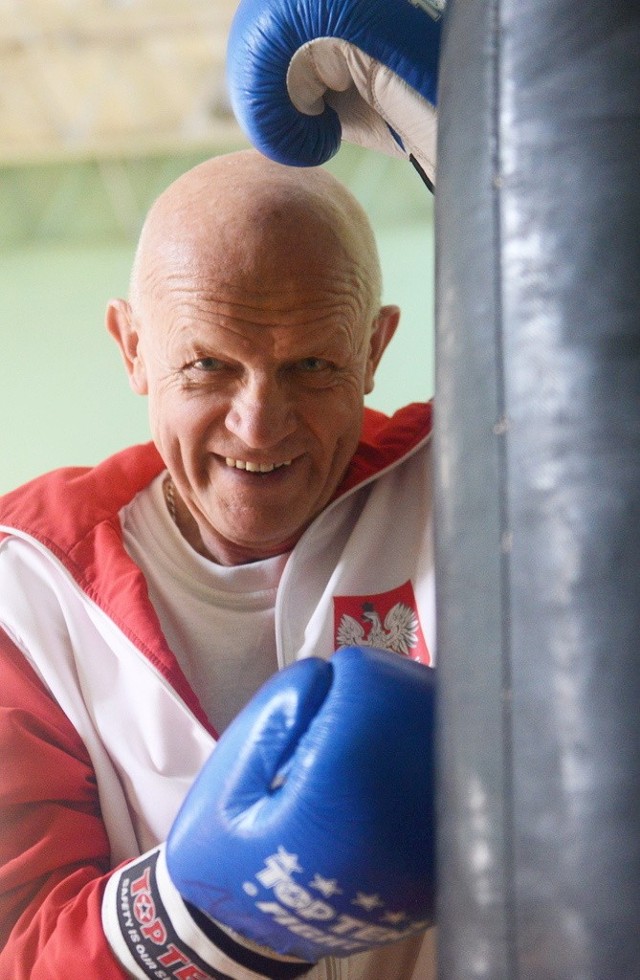 Tadeusz Duda ma 69 lat. Były bokser Włókniarza Zawiercie, ŁTS Gliwice oraz warszawskiej i zielonogórskiej Gwardii. Od 1971 roku trener Gwardii Zielona Góra. Początkowo sekcji bokserskiej, później kick boxerskiej.