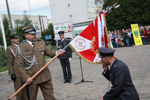 Wręczenie sztandaru dla jednostki wojskowej w Skwierzynie