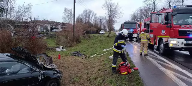 Wypadek koło Karlina. Dachowało auto