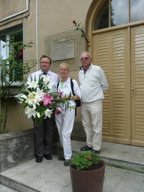 W rocznicę śmierci Krystyny Jamroz  przed tablicą domu, w którym się urodziła złożono kwiaty.