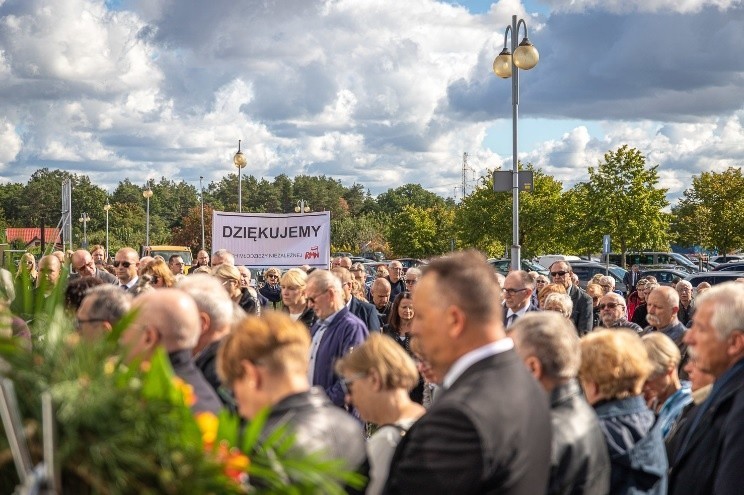 Stanisław Żytkowski został pochowany na cmentarzu przy ul....