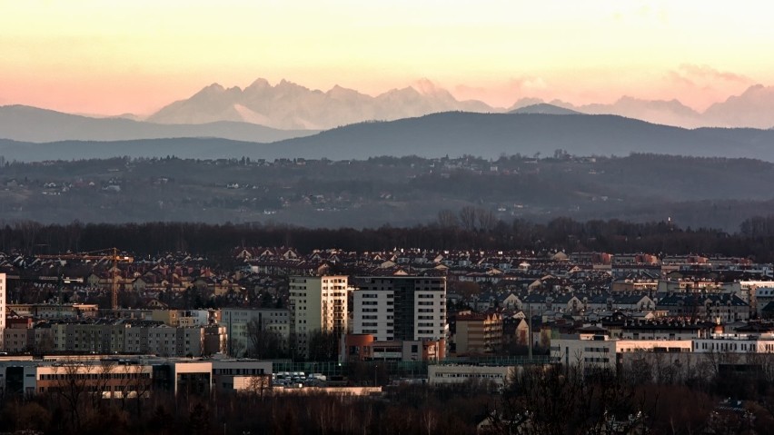 Zdjęcie Tatr wykonane z Al. Jerzego Waszyngtona.