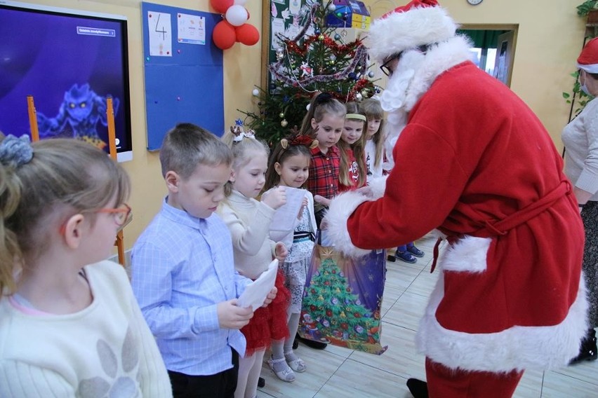 Święty Mikołaj odwiedził wareckie przedszkola i szkoły...