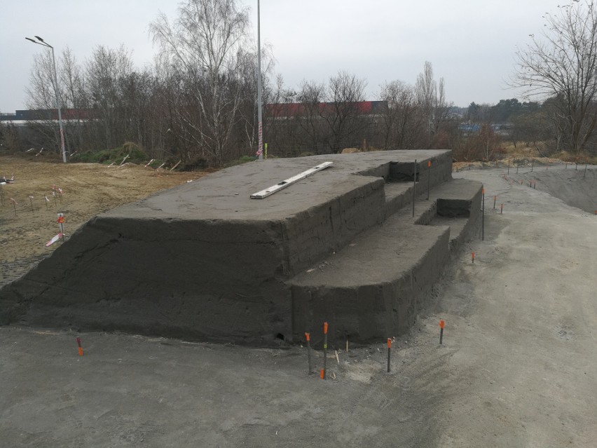 Na osiedlu Majowym w Szczecinie powstaje skatepark. Widać już efekty prac